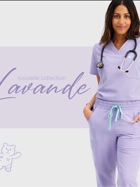 GARDE-MALADE One Pocket Scrub Top in Lavender